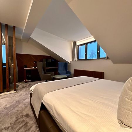 Hotel Restaurant & Spa Les Planets Les Rasses Екстер'єр фото