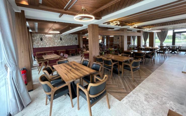 Hotel Restaurant & Spa Les Planets Les Rasses Екстер'єр фото