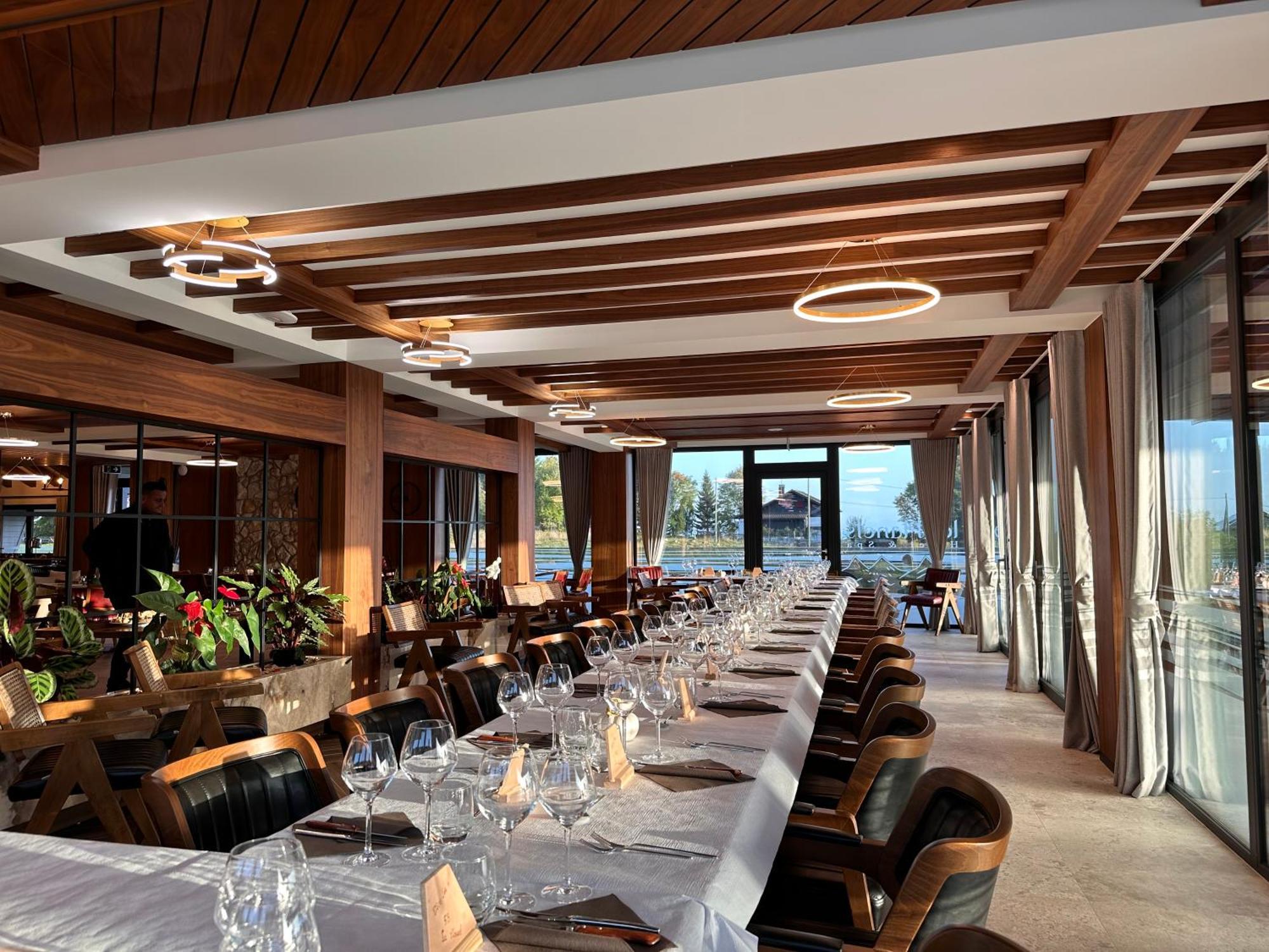 Hotel Restaurant & Spa Les Planets Les Rasses Екстер'єр фото