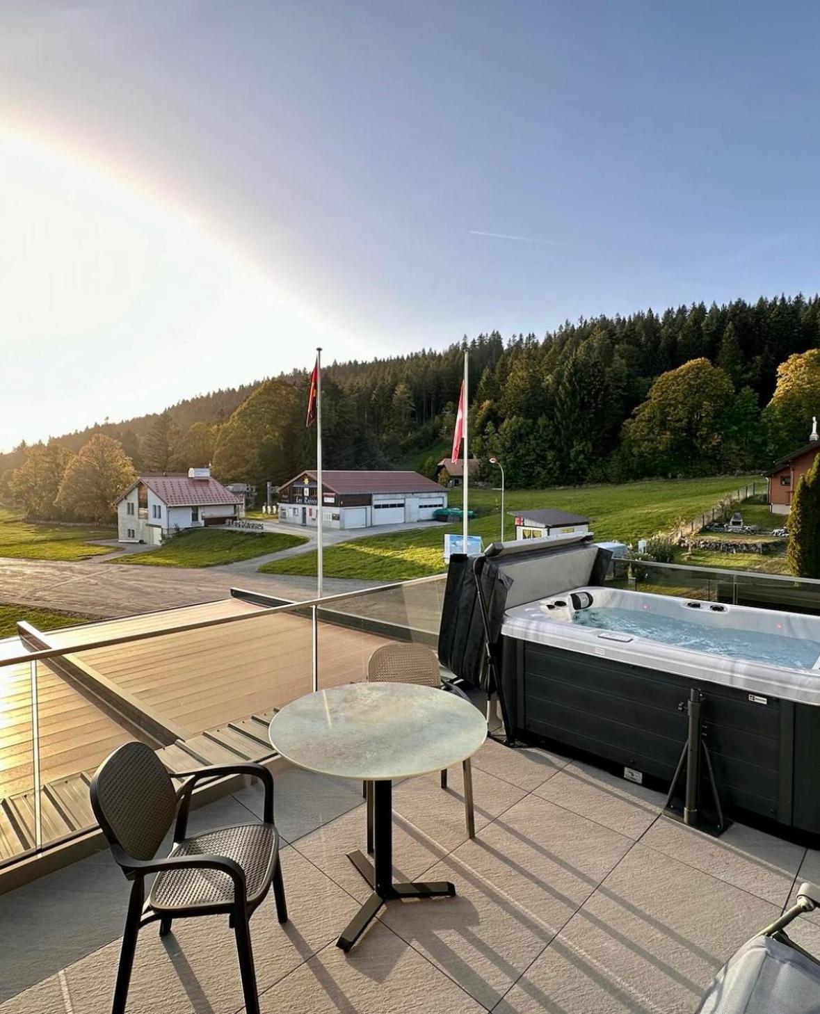Hotel Restaurant & Spa Les Planets Les Rasses Екстер'єр фото