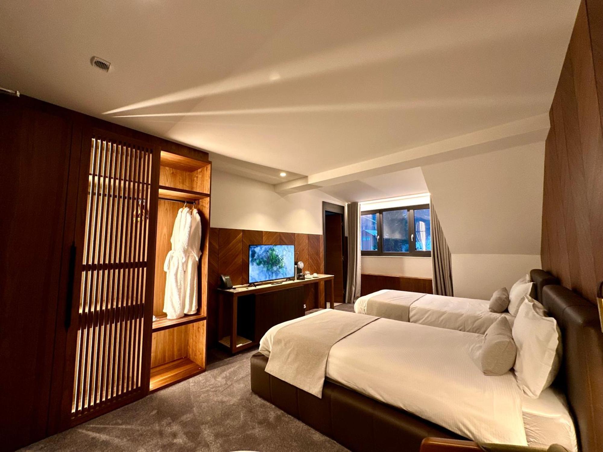 Hotel Restaurant & Spa Les Planets Les Rasses Екстер'єр фото