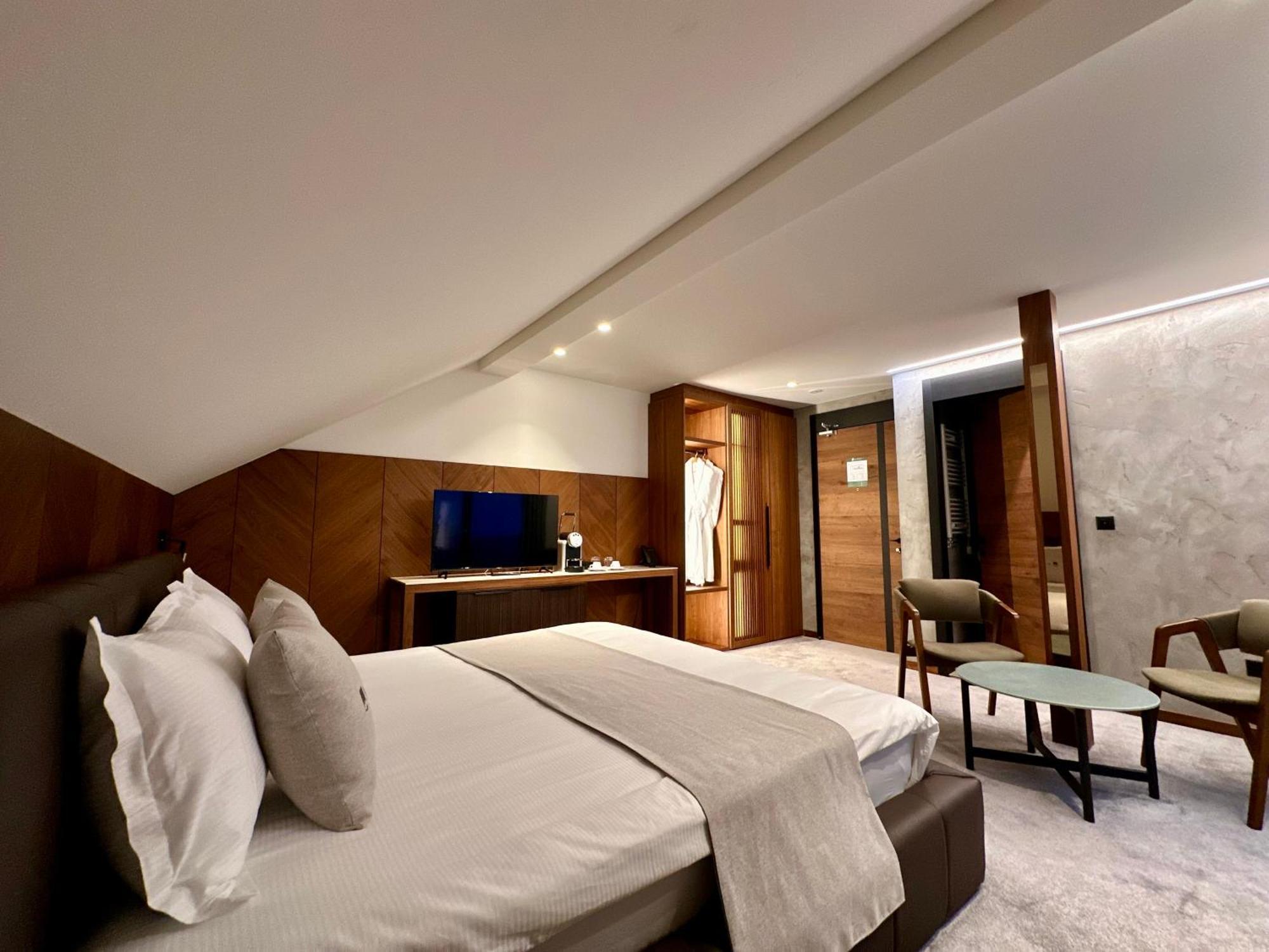 Hotel Restaurant & Spa Les Planets Les Rasses Екстер'єр фото